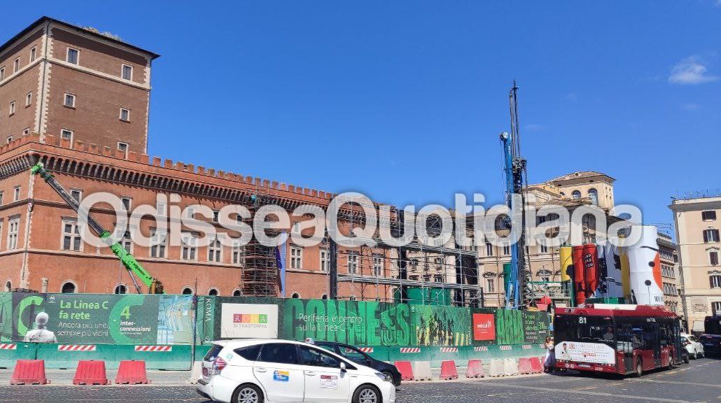 🚧🚌 #MetroC - viabilità a piazza Venezia: nuovi percorsi per #LineaH #Linea46 #Linea63 #Linea87 #Linea916 per lavori. 
Nei festivi variazioni su #Linea190F e #Linea916F 
🔗 odisseaquotidiana.com/2025/11/ulteri…
 
#Roma #trasportopubblico #ATAC