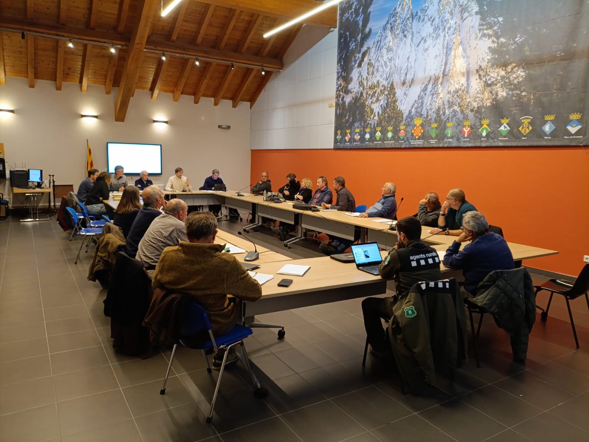 Aquesta tarda hem celebrat la 34a Junta Rectora del Parc Natural de l’Alt Pirineu, on s’ha aprovat el nou Pla Estratègic del Parc, una eina clau per orientar la gestió dels pròxims anys. També hem presentat nous projectes POCTEFA i el programa d’actuacions 2026. 
#PNAltPirineu 🏞
