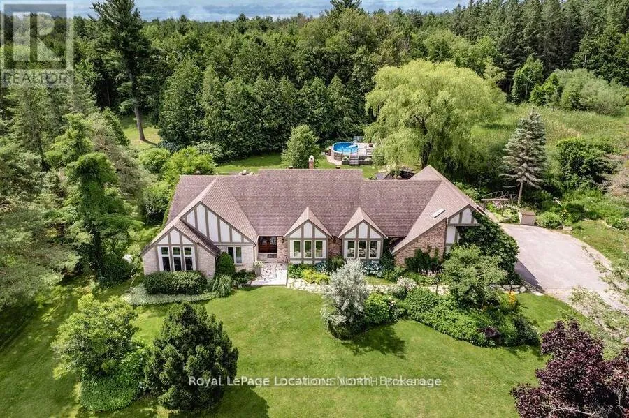 Clearview, ON, Canada - $2,190,000 CAD LUXRE.com/4598662
