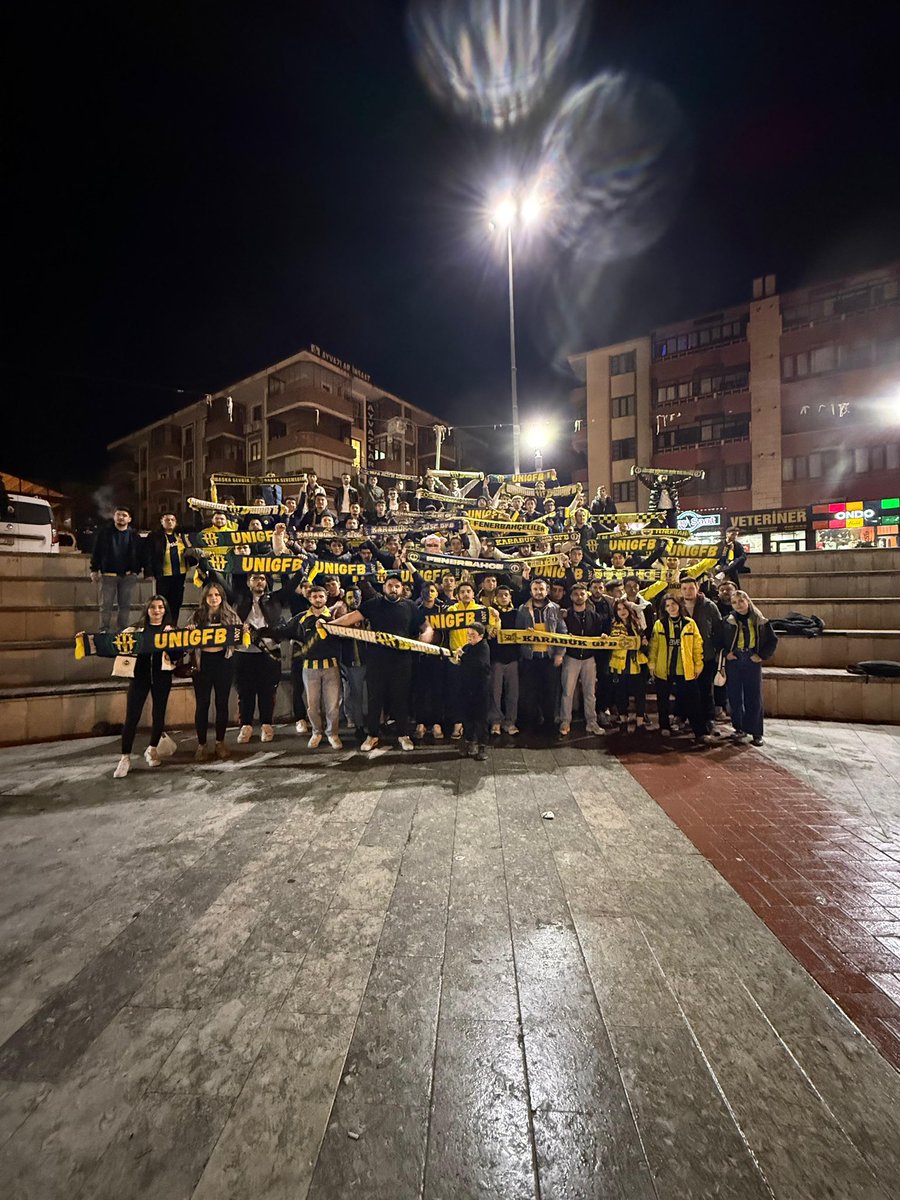 gfb_karabuk's tweet photo. SOKAKLARIN  SAHİBİ TEKTİR!

Fenerbahçemizin - galatasarayla olan karşılaşmasını kardeşlerimizle beraber izledik.

#GFB https://t.co/2inlWgoVd1
