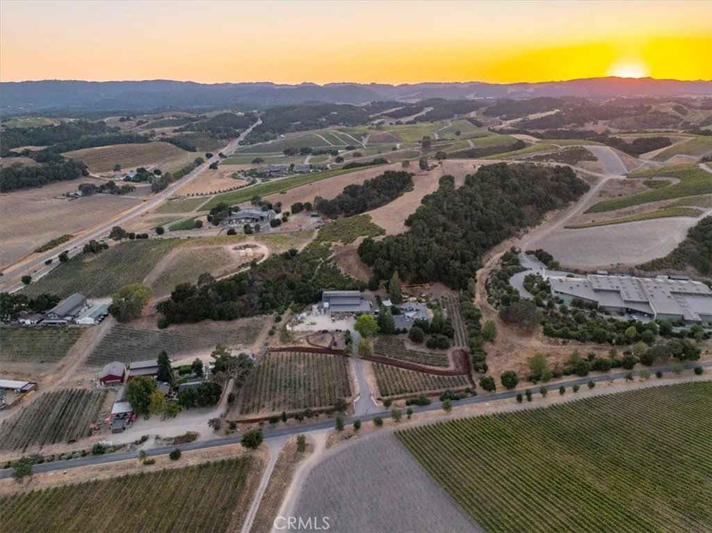 Paso Robles, CA USA - $3,500,000 USD LUXRE.com/3954096