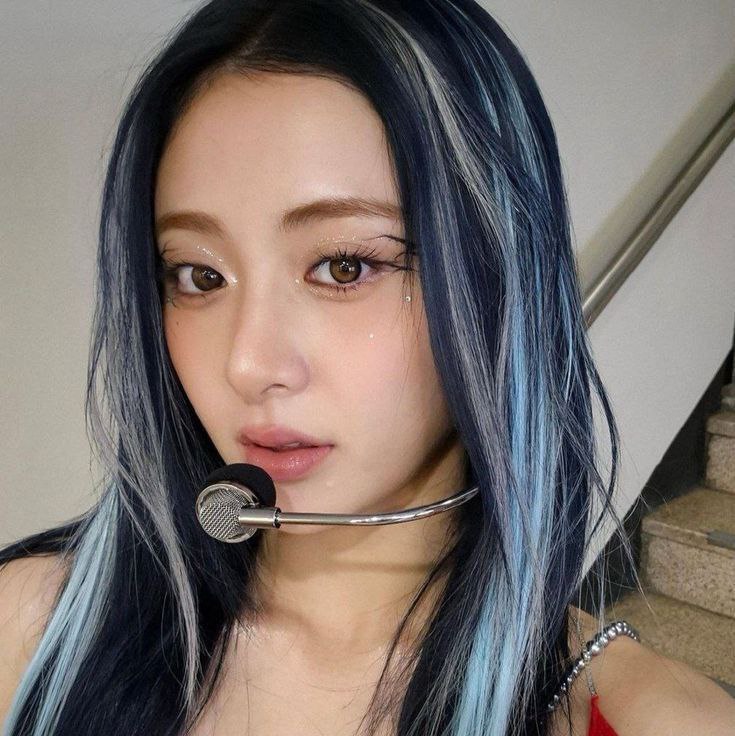 rositees's tweet image. ⠀              ⠀sorteo comeback 100 robux 🦨

requisitos;
- seguirnos con notis
- dar fav y rt
- comentar su usuario sin @

dos ganadores.
cierra: mañana.