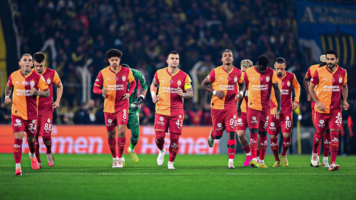 Allah'ım sen çok büyüksün. Bugün Galatasaray'ın nasıl soykırıma uğradığını, nasıl doğrandığını bütün dünya alem gördü. Biz sadece senin adaletine güveniyoruz.

Allah'ım sen fb'lilere sezon sonunda yine acılarla dolu, bol üzüntülü bir sezon daha yaşatmayı nasip eyle. AMİN! 🤲