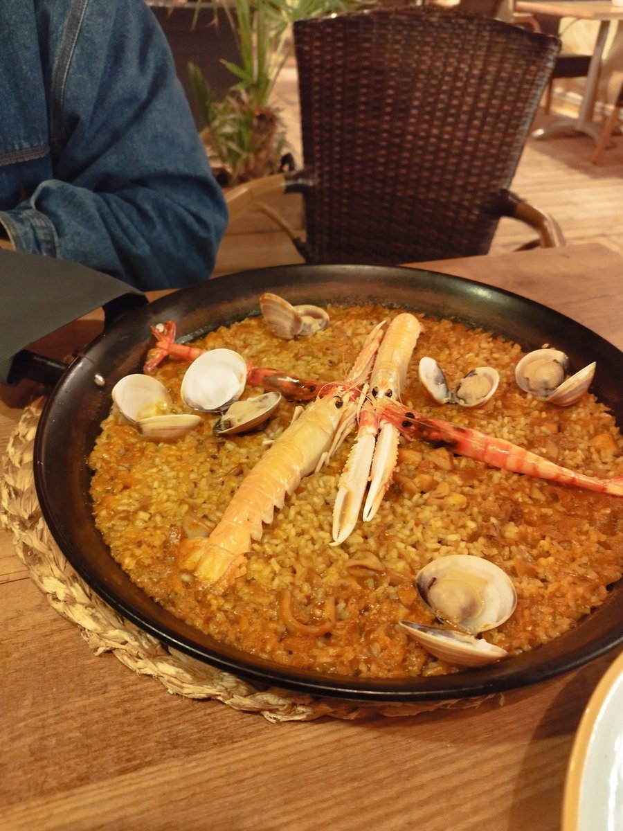 asimo_ssbu's tweet image. ついにパエリアにありついた
うめえ