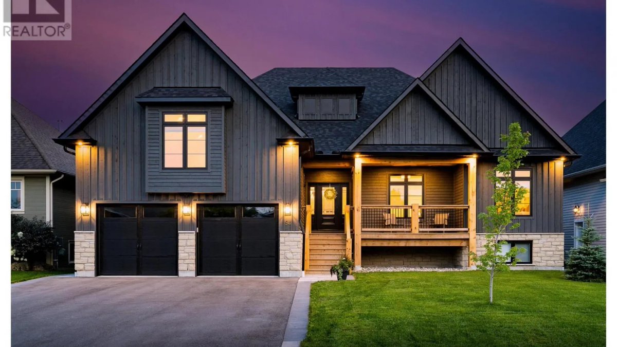 Collingwood, ON, Canada - $2,400,000 CAD LUXRE.com/4000664