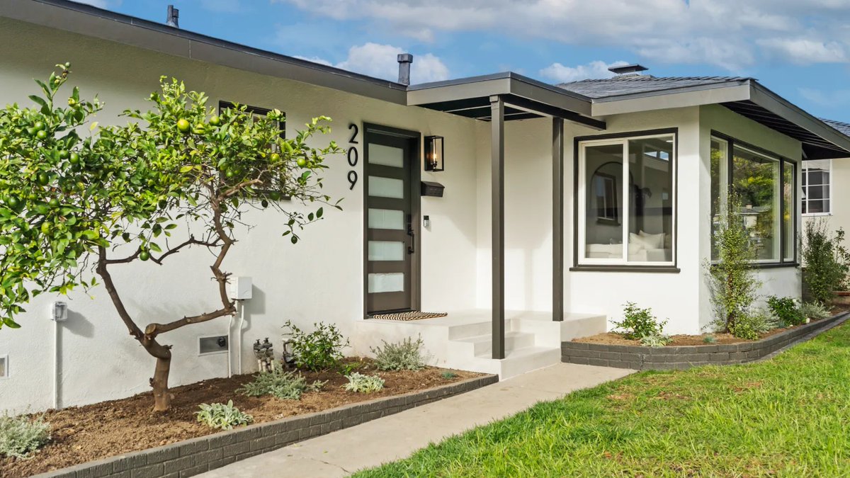 Ventura, CA USA - $1,295,000 USD LUXRE.com/4749029