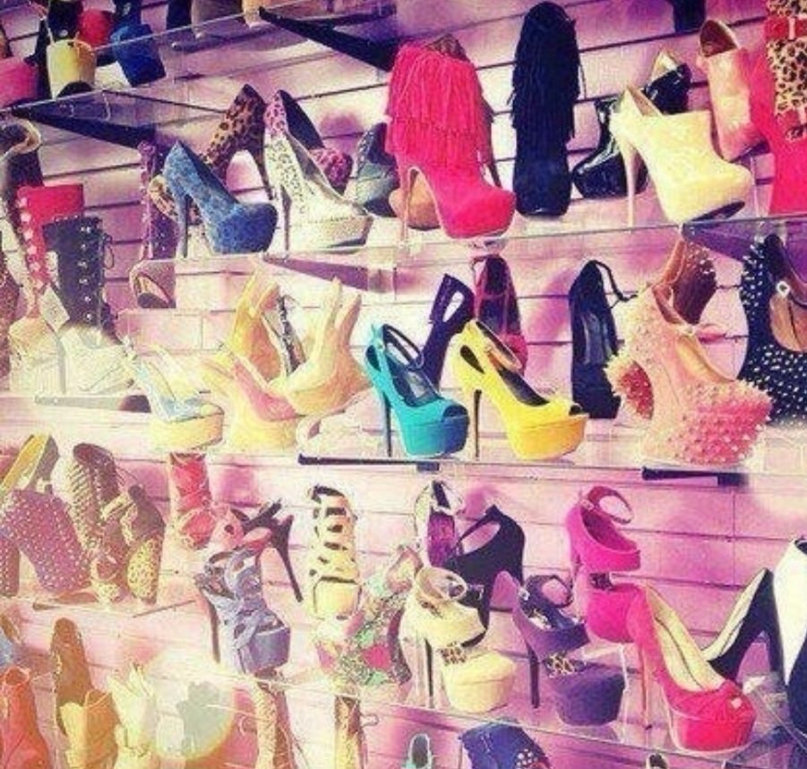 tahscene's tweet photo. And when it's finally my time, heels had to be ugly? Square toes can never! 

#2010s #platformheels https://t.co/EmDNgIy0fn