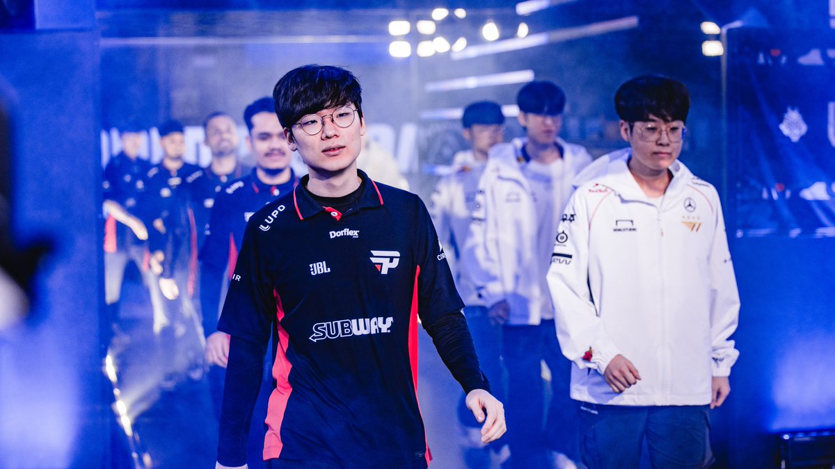 paiNGamingBR's tweet photo. Hoje é dia de dar adeus para um dos maiores top laners que já vestiram a nossa camisa.

Wizer não foi só o primeiro sul-coreano a virar residente no CBLOL jogando pelo Brasil, ele escolheu escrever essa história tendo a paiN como casa. E que história.

Não foi sempre fácil. Na verdade, quase nunca foi. A posição já tinha nomes enormes, a pressão era gigante e a expectativa ainda maior. E mesmo assim, ano após ano, ele deixou o próprio nome cravado na nossa história com resiliência, coragem e um talento que apareceu em diversos momentos, seja segurando tudo com tanques, seja brilhando com picks agressivos. Dentro do time, foi ainda maior: conectou-se aos brasileiros, acolheu outros coreanos e virou parte da família.

As lágrimas de alegria e de frustração ao longo dessa jornada só mostram o tamanho dessa caminhada. Depois de quatro anos, um título de CBLOL e uma campanha histórica no Worlds, nossos caminhos se separam.

Wizer, 정말 모든 것에, 그리고 이렇게나 많이 고마워요! 행운을 빌게요
(Wizer, muito obrigado por tudo e por TANTO! Boa sorte)