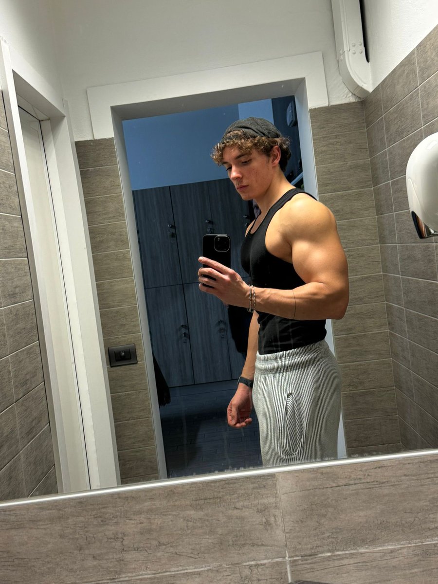 chrisaest96's tweet image. Abbiate pietà, sono nuovo 🙃