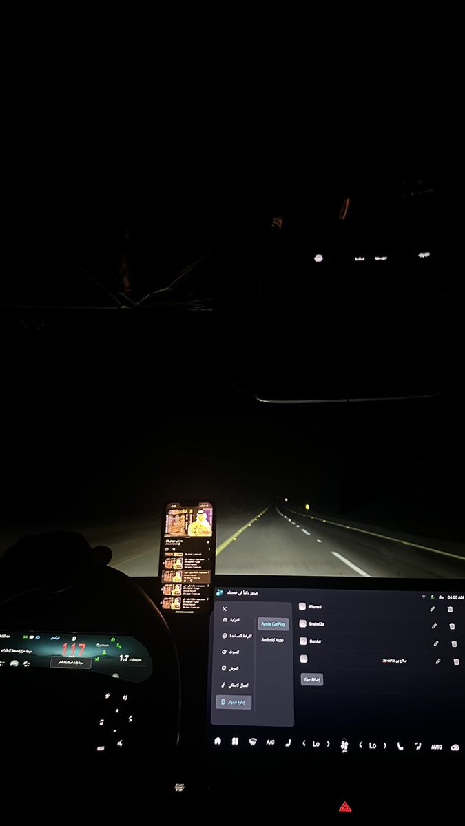 ما عاد بدري.
من أحبّ أعمال محمد عبده إليّ؛ سنواتٌ وأنا أدندنها دون إدراكٍ تامٍّ لما يُقال. كان يُعجبني اللحن، أو تجلّي أبو نورة في هذا العمل تحديدًا، لا أعلم.
لكنّي أشعر بأنّ لهذه الأغنية وقعًا خاصًا في نفسي. وبعد كل هذا الوقت، في لحظةٍ كنت فيها غارقًا بمعنى الغرق الحقيقي في