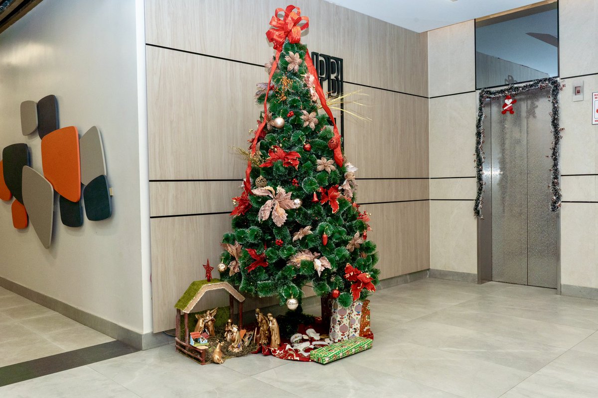 ¡Diciembre llegó a nuestra universidad y el espíritu navideño ya se siente en cada rincón! ✨

Hagamos que nuestro campus brille con la magia de la temporada.

Te invitamos a decorar tu espacio, sumar color y compartir juntos la alegría de estas fechas. ❤️🎁🎄🎅🏼