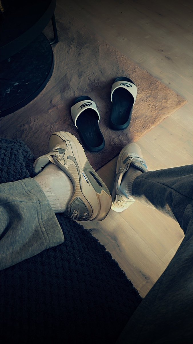KevynvGorp's tweet photo. Nike air mix...

#nike #nikesocks #nikeairmax #airmax #slides #homesweethome #gayboys #nikeboys #air #whitesicks #hashtagthis #pictureperfect https://t.co/IRTAzc2lqq