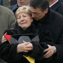 CarlosDeUrrecha's tweet image. &quot;Adiós Polilla&quot;
GC D. Fernando Trapero Blázquez, 23 años y GC D. Raúl Centeno Bayón, 24 años, asesinados a balazos dentro de su coche en Francia por los cobardes de ETA

&quot;Toca presenten y entrada al Himno Nacional.
- Si puedo mi Capitán, si puedo ...&quot;
mapadelolvido.blogspot.com/2012/06/fernan…