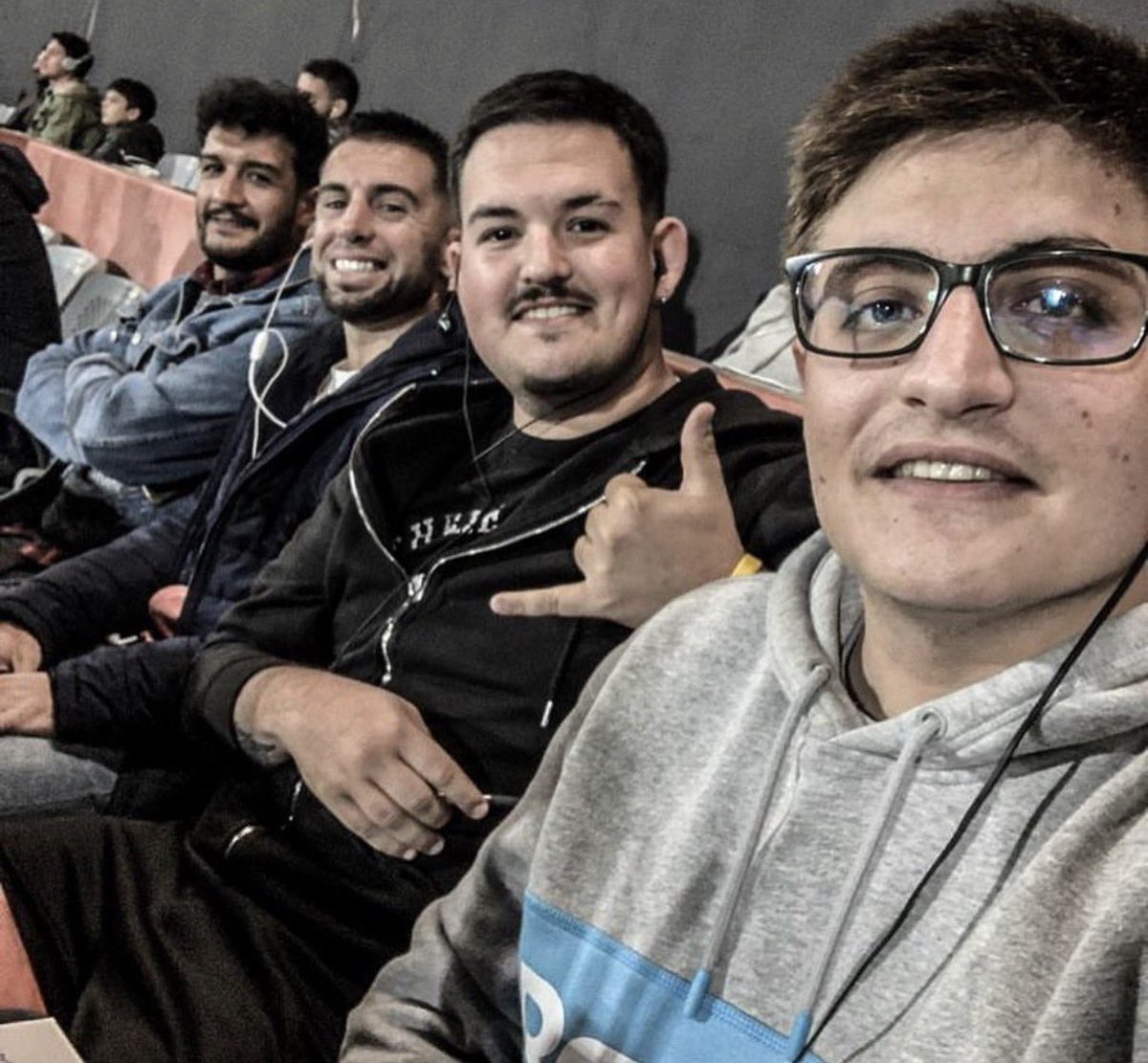 🎙️ Hoy me toca cerrar una etapa hermosa en <a href="/FutbolSyS/">𝙵𝚞𝚝𝚋𝚘𝚕 𝚊 𝚂𝚘𝚕 𝚢 𝚂𝚘𝚖𝚋𝚛𝚊</a>.

👏 Eternamente agradecido a todos los compañeros con los que compartí estos 5 años de programas, transmisiones y momentos que me voy a llevar para siempre.

🙌 Estoy seguro de que el fútbol nos volverá a encontrar más