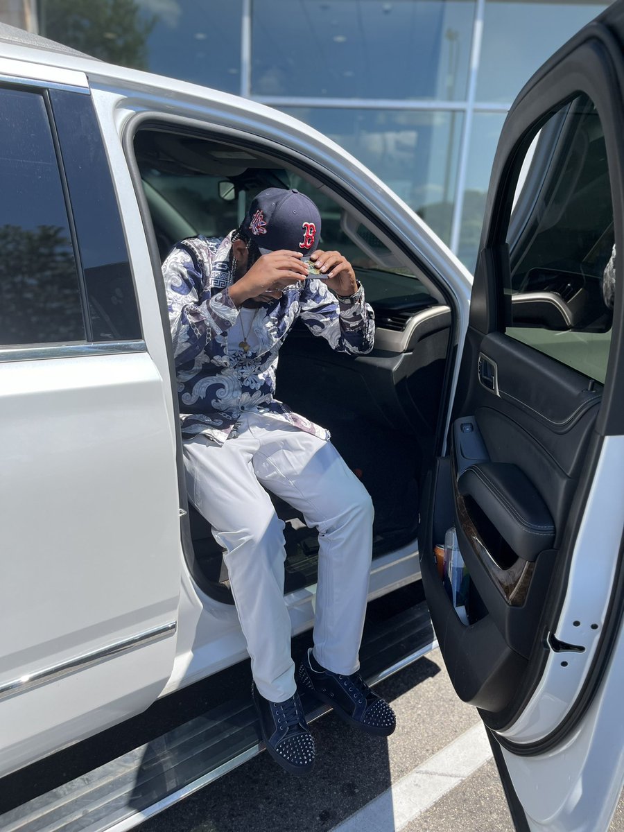 MajCashOut's tweet photo. I’m not waiting on better days. I’m working on them. 💫🤞🏽 https://t.co/gDwFk8mU45