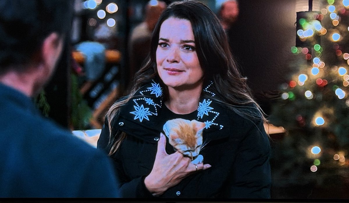 BrandonRouthcom's tweet image. ‼️Hold up.

Did @KimberleySustad as “Marilee” hint at another potential Nine Lives sequel???

As seen in Christmas at the Catnip Cafe.