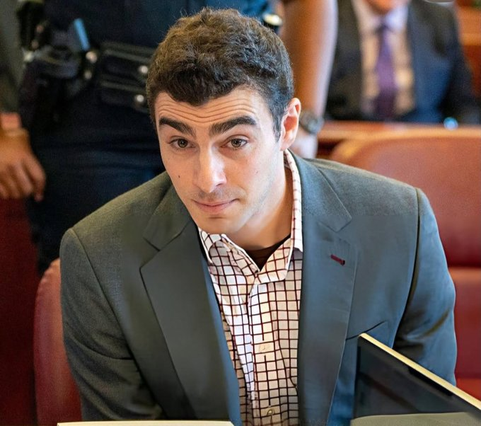 QUEREMOS ELE EM TREMEMBÉ!: Luigi Mangione encanta a web ao aparecer em novas imagens no tribunal de Nova York um ano após homicídio de CEO.

Hoje (01/12) a sua defesa solicitou o anulamento das supostas provas que incriminariam o rapper.