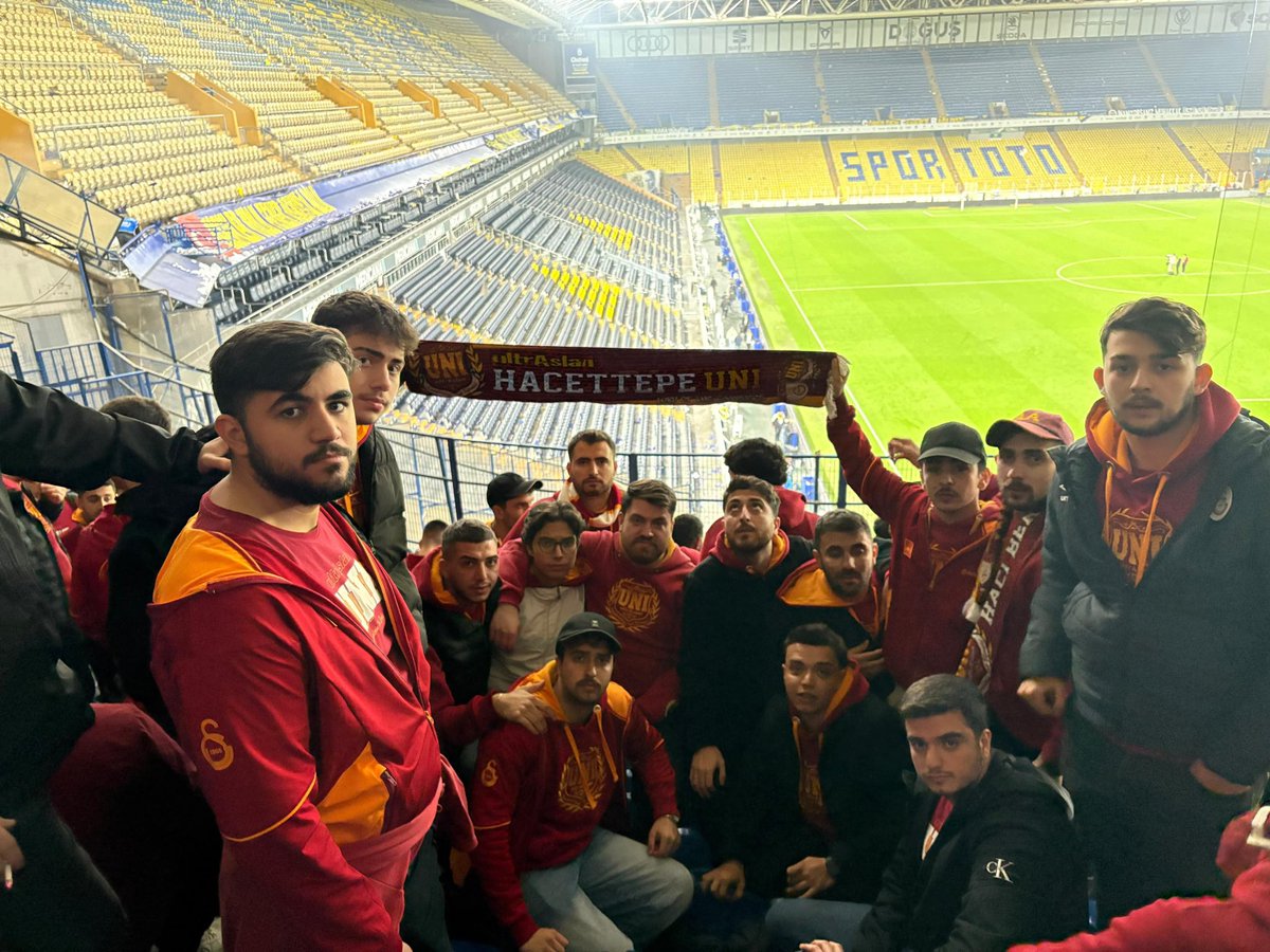 uAUNIHacettepe's tweet photo. TEK BÜYÜK GALATASARAY!

GALATASARAY'ımızı fenerbahçe deplasmanında yalnız bırakmadık.

📍papazın çayırı
🗓️01.12.2025

#ultrAslanUNI
#ultrAslanUNIHacettepe https://t.co/RaiPK1uGSM