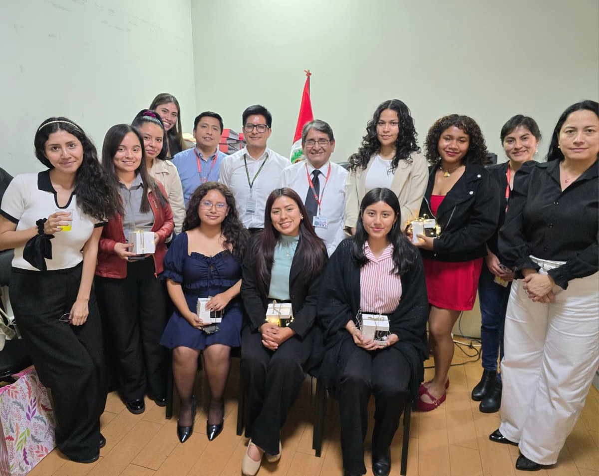 MinjusDH_Peru's tweet photo. #NotaInformativa 📄 | Un total de 159 estudiantes de distintas universidades del país, culminaron con éxito el Programa #SECIGRADerecho 2025 en la #DefensaPública, espacio gestionado y administrado por el MINJUSDH que no solo marca el cierre de una etapa formativa, sino también el inicio del compromiso de una nueva generación con la ética, la justicia y el fortalecimiento del Estado de Derecho.