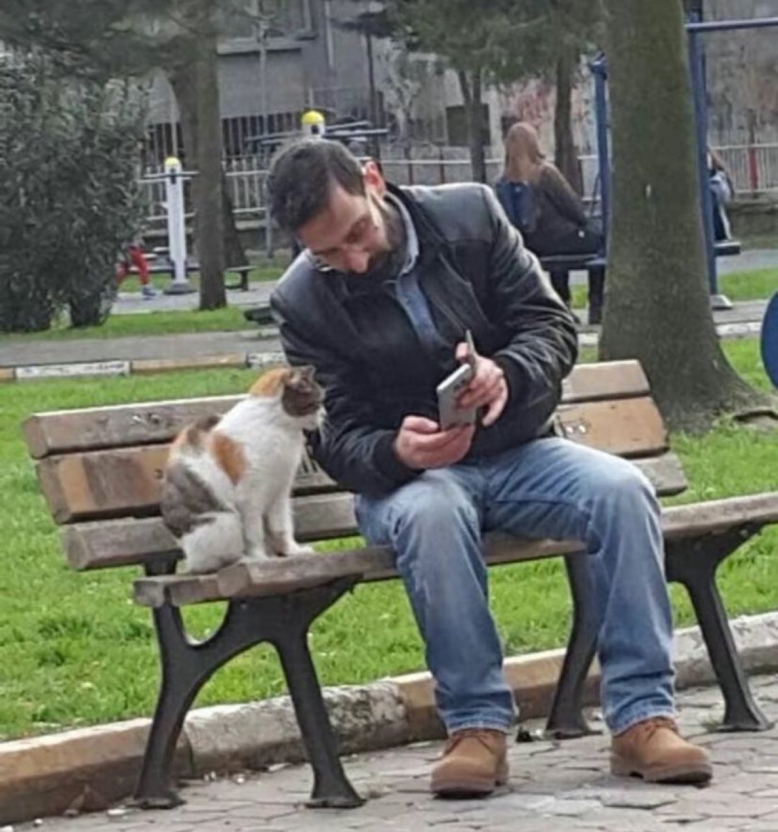 Bir daha kimseye hiçbir şeyimi anlatmayacağım dedikten 5 dk sonra