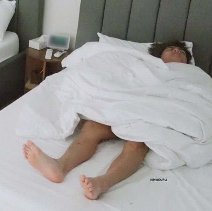 1995SOULMATES's tweet image. impossible for him to achieve these very important positions when confined by sheets so this checks out