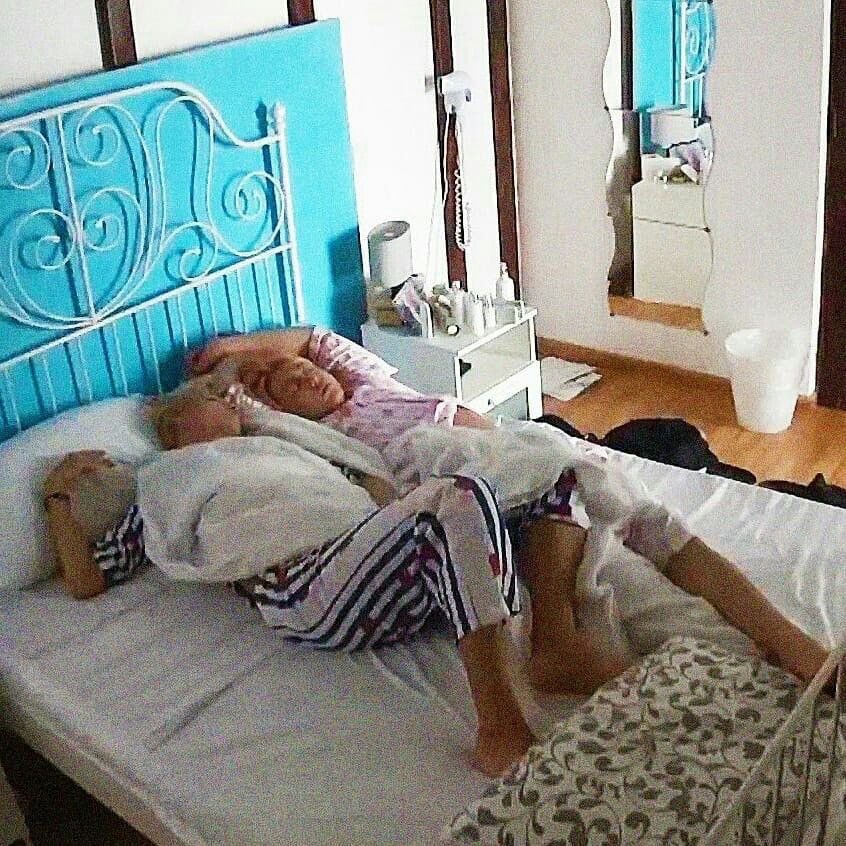 1995SOULMATES's tweet image. impossible for him to achieve these very important positions when confined by sheets so this checks out