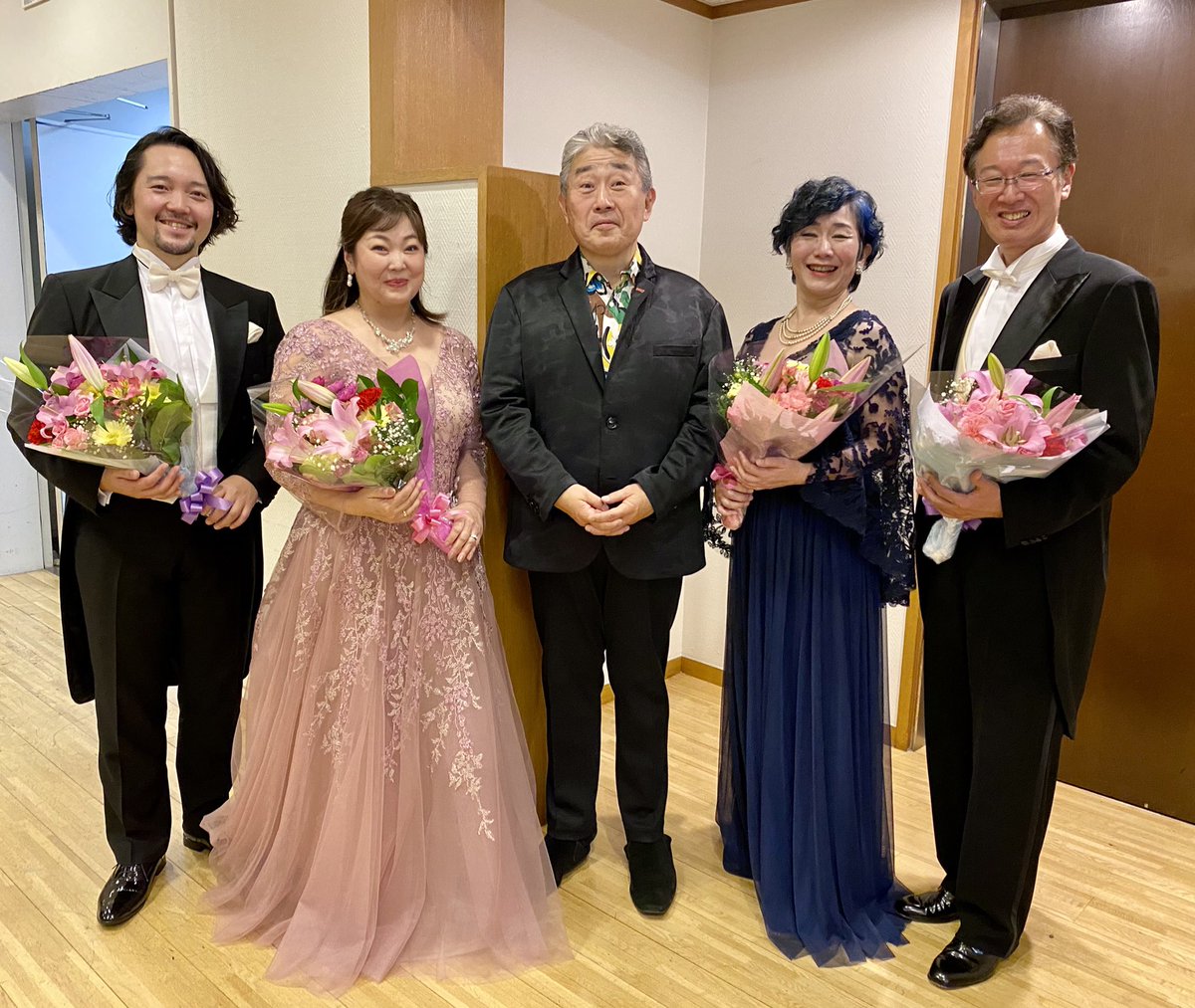 第64回立教大学メサイア演奏会
12月1日（月）@東京芸術劇場　

辻秀幸氏指揮のもと、ソリストとして
MS. 山下牧子、Ten.澤原行正、Bar. 久保和範が出演、ハレルヤコーラスではご来場の皆様も歌われ、会場は壮麗な響きに包まれました。🎶

マエストロとSop.隠岐彩夏さんもご一緒に📸✨