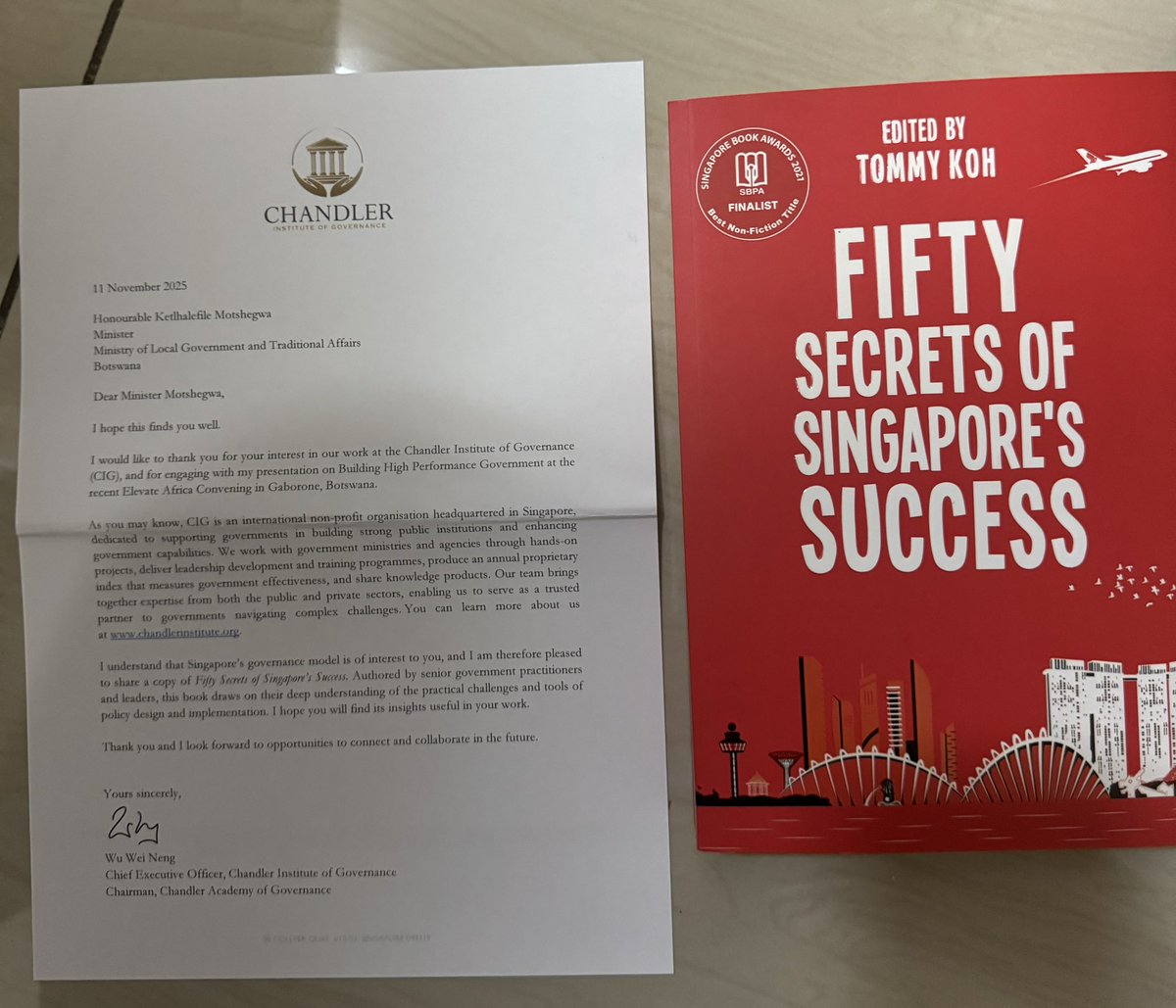 The Chandler Institute Governance in Singapore sent by post this delicate book to me, with the attached letter after I met them at the “Elevate Africa Summit” where they presented on the subject ; “Building a High Performance Government”. The Institute headquartered in Singapore