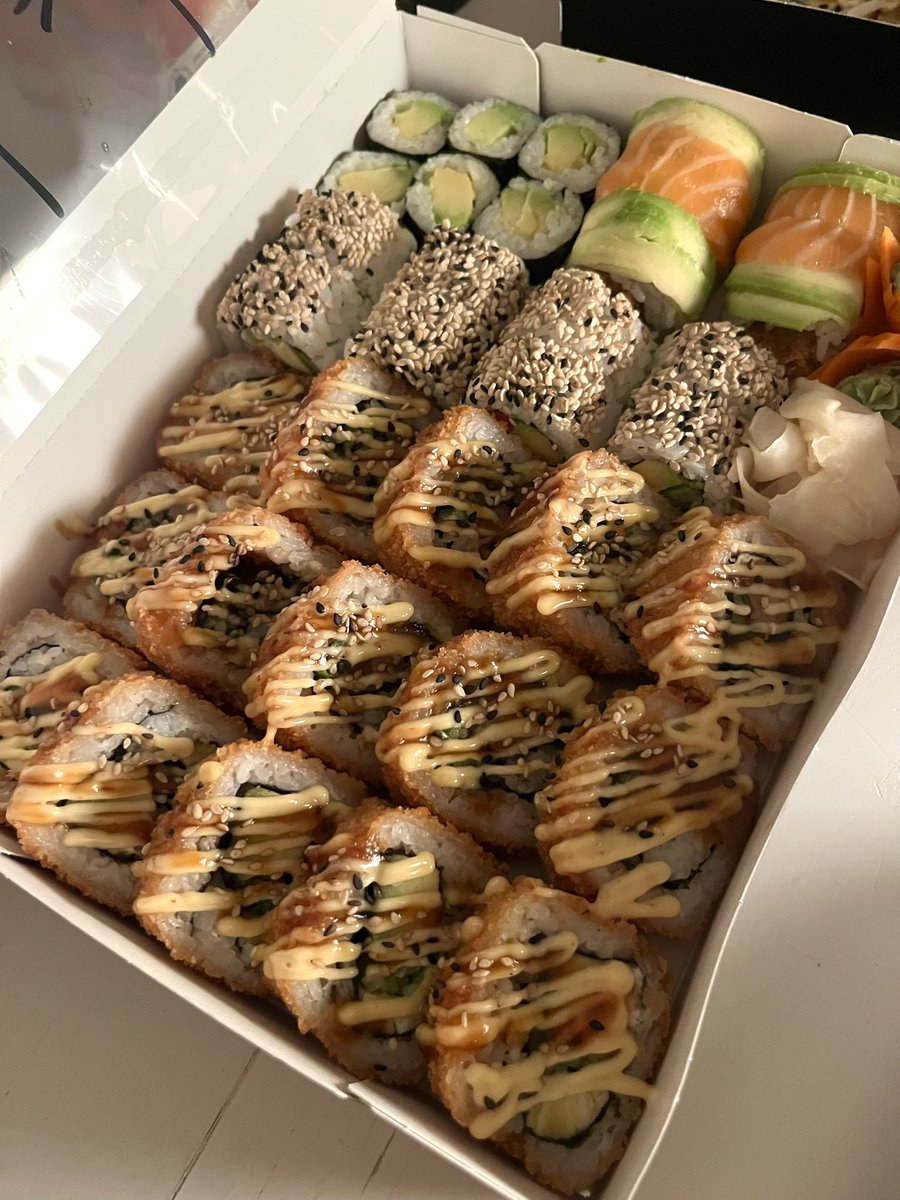 StMueObu's tweet photo. Genuss-Abend. 
🍱🍣 https://t.co/LpwO73dsWj