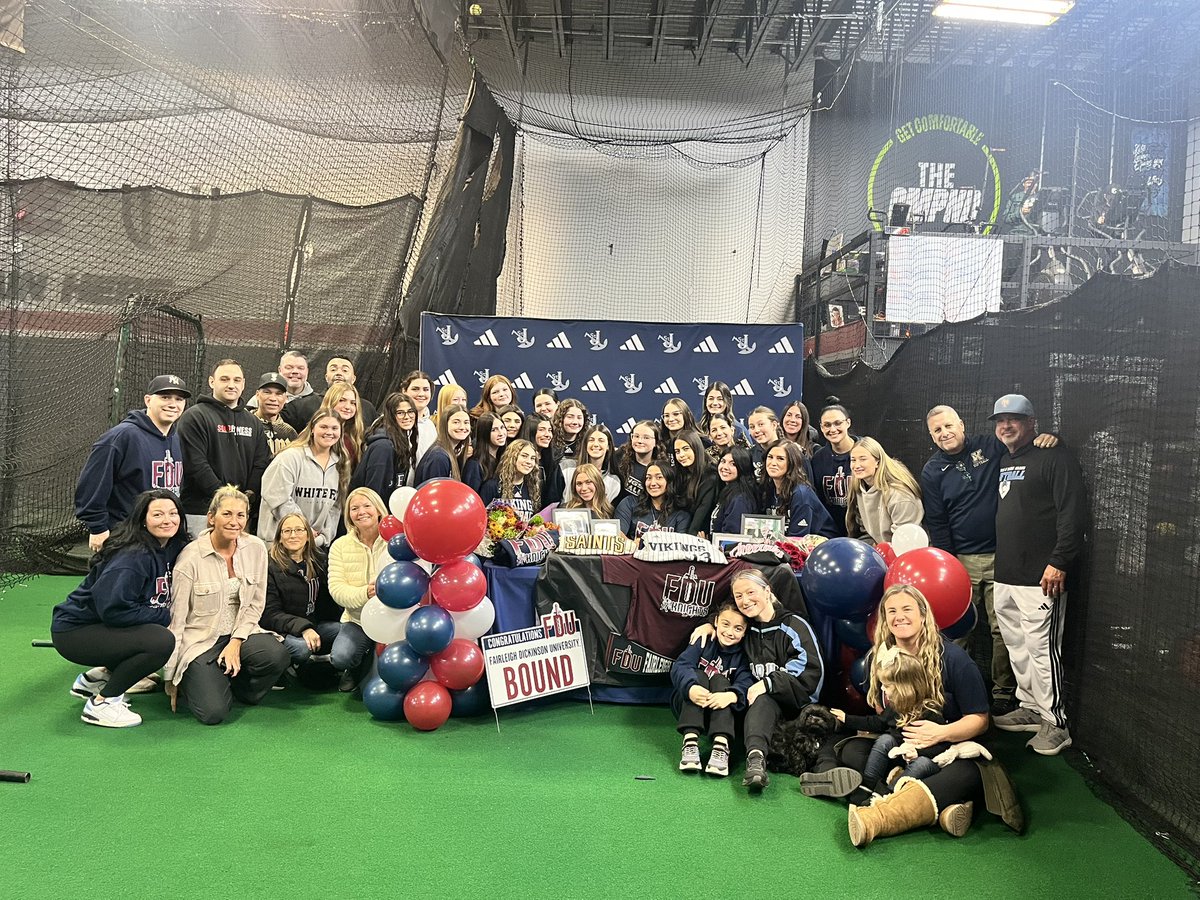 Tearamirez13's tweet photo. Late Post, Wanna thank everyone who came to support me on my Signing Day!  #Godbooksball #next4 https://t.co/XmjOZNucAY