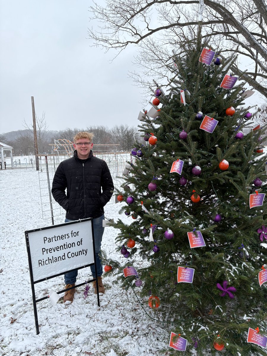 prevention_for's tweet photo. Youth4Change leader Mason Meyer helps decorate our 2025 Partners for Prevention tree at Rotary Lights. The colorful “Thank You” ornaments—designed by 2025 graduate Lucy Joyce—share our gratitude for a community that supports keeping youth alcohol-free. https://t.co/00AcvSihAn