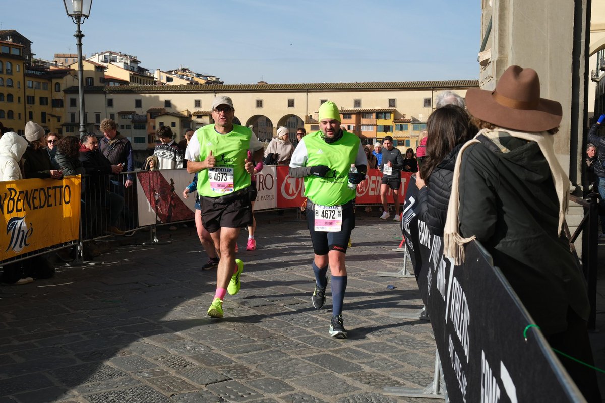 Alkarremano's tweet photo. Estra Firenze Marathon 25.

Espectacular mañana, corriendo con @angarcgo un gran amigo.

Gracias a Sara, y a mi mujeres por acompañarme durante todo el proceso. Que afortunado soy. 

Un gran viaje, y a pensar en el próximo.

Por cierto. PB 4:24:46. Mi tope https://t.co/IuywKfG9W9