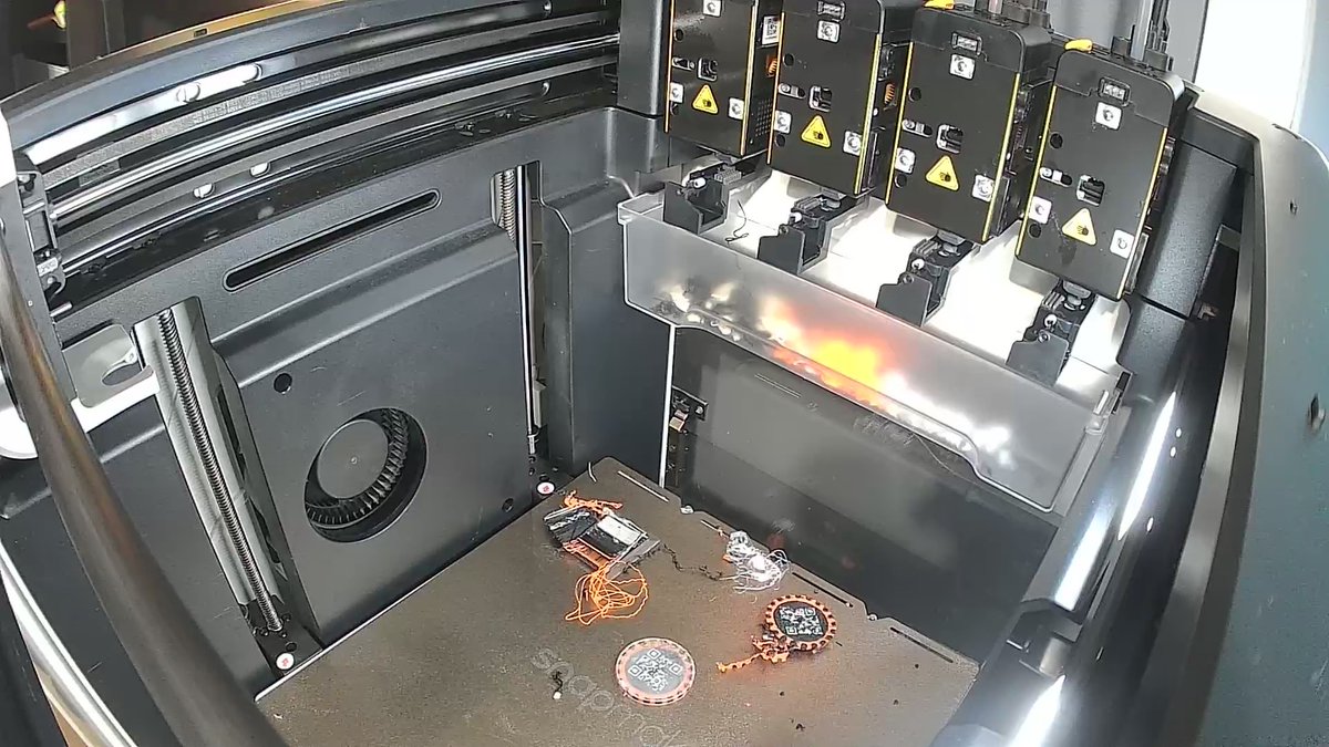 TechJeeper's tweet image. Judging by my camera, I don&apos;t think this went well 🤣