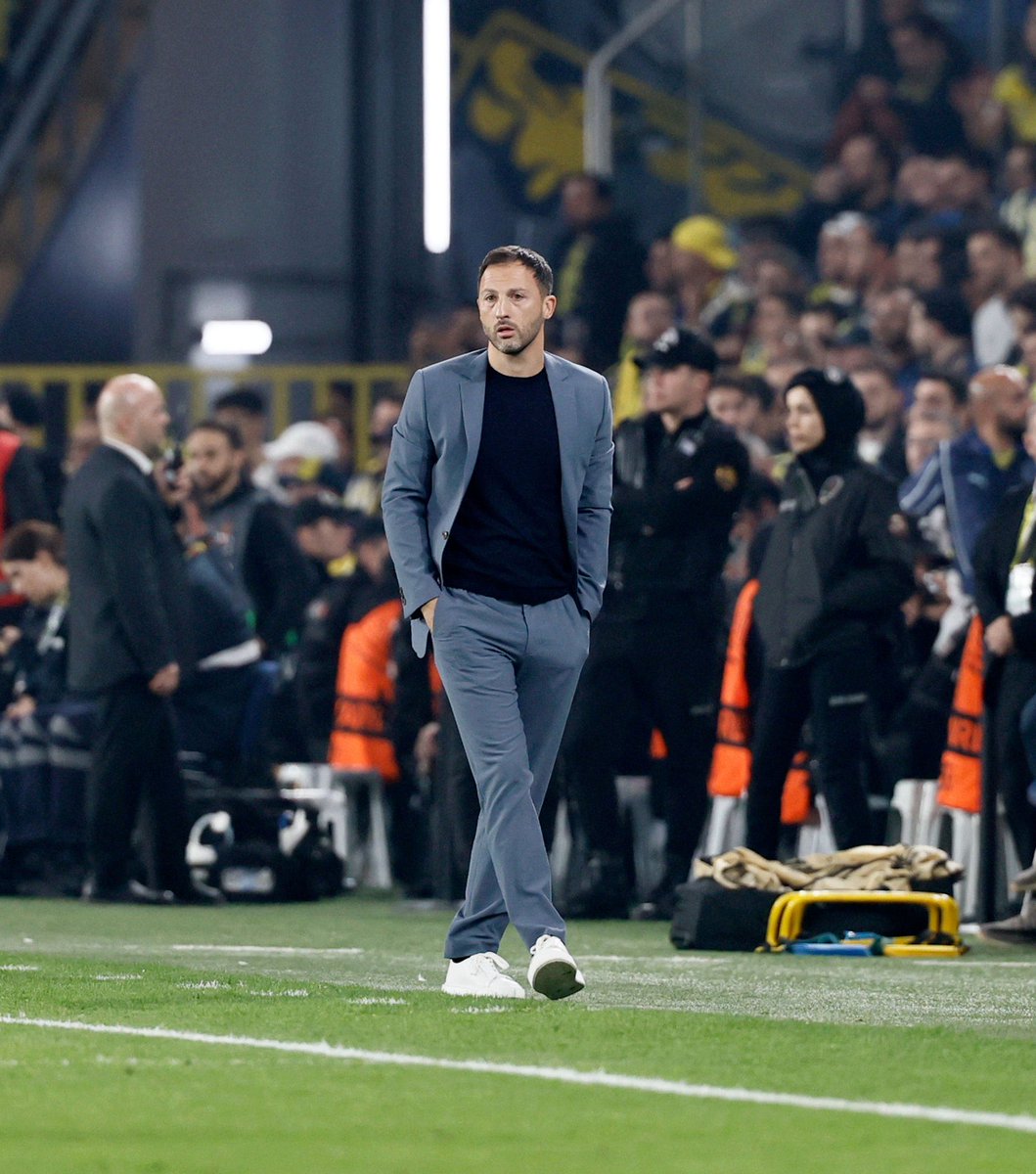 Bjk ve Ts derbisinden 3 puan
Gs beraberlik
Mağlubiyeti yok
Kendi kurmadığı kadro
Kaosun içine atıldı, gelirken istenmedi

Hatalar olabilir fakat güveniyoruz. Hocaya destek olunmalı, transfer sezon eli güçlendirilmeli.