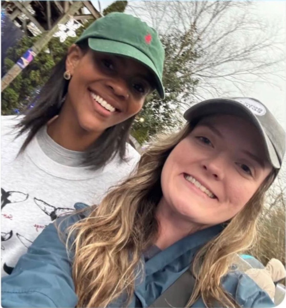 nick_matau's tweet image. So @RealCandaceO, who told us all the French have hired a hit squad to kill her, was at Dollywood over the long weekend...out in public smiling

Also, I want to remind everyone that her attorney never filed that emergency order &amp;amp; the WH never even acknowledged any of her claims.