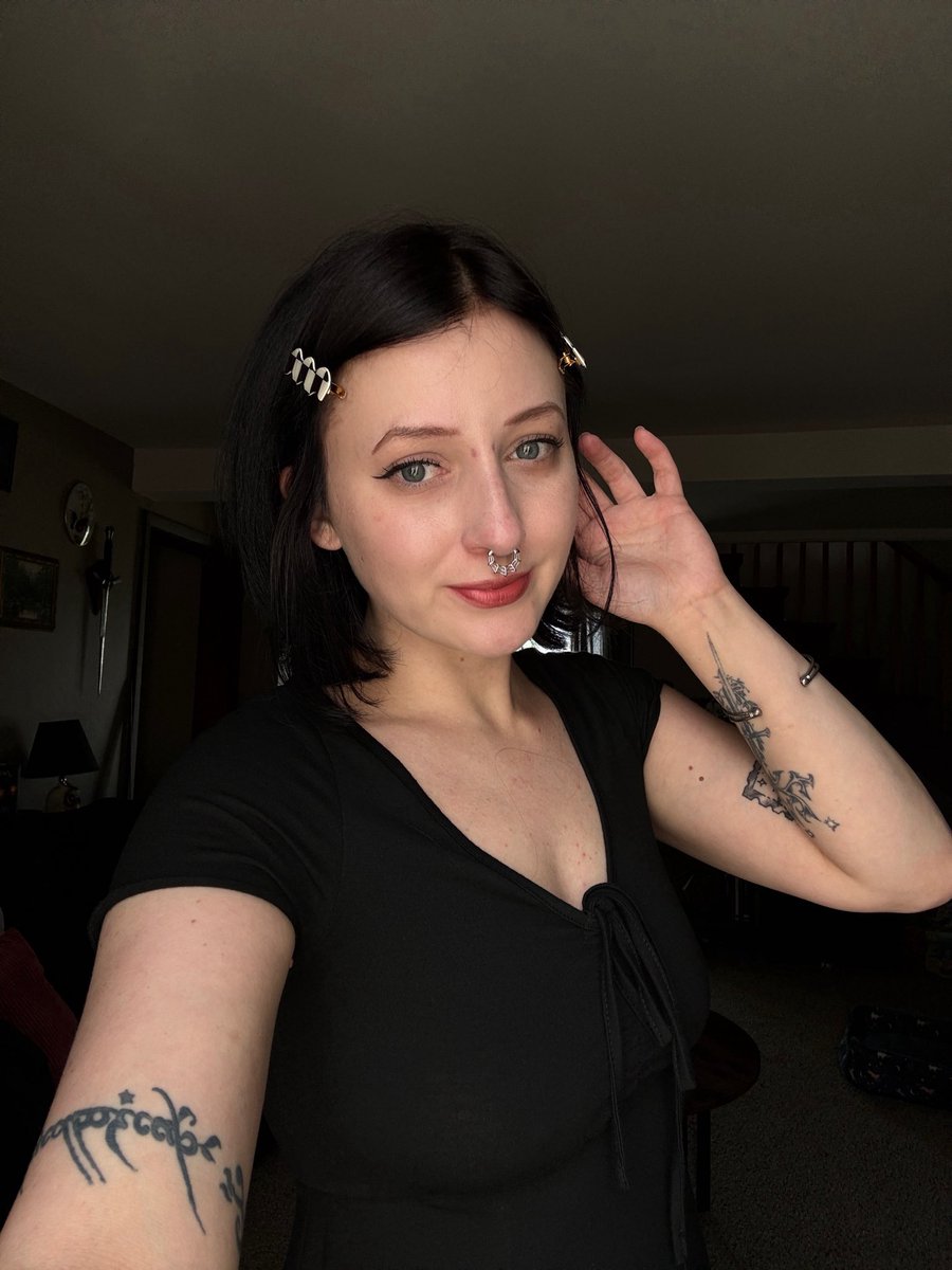 ladyhaleth_x's tweet image. 21 vs now (29)