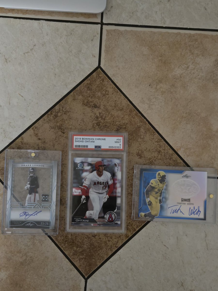 hillshobby's tweet photo. Nice mail day to start the week! Thanks to all these great sellers: @WarPigsCards @Sigs4Soldiers @UniqueFinds09 #ohtani #Chamberlain #ward #jokic #dimaggio #oneal #wirfs #london https://t.co/dJnE6oSZeC
