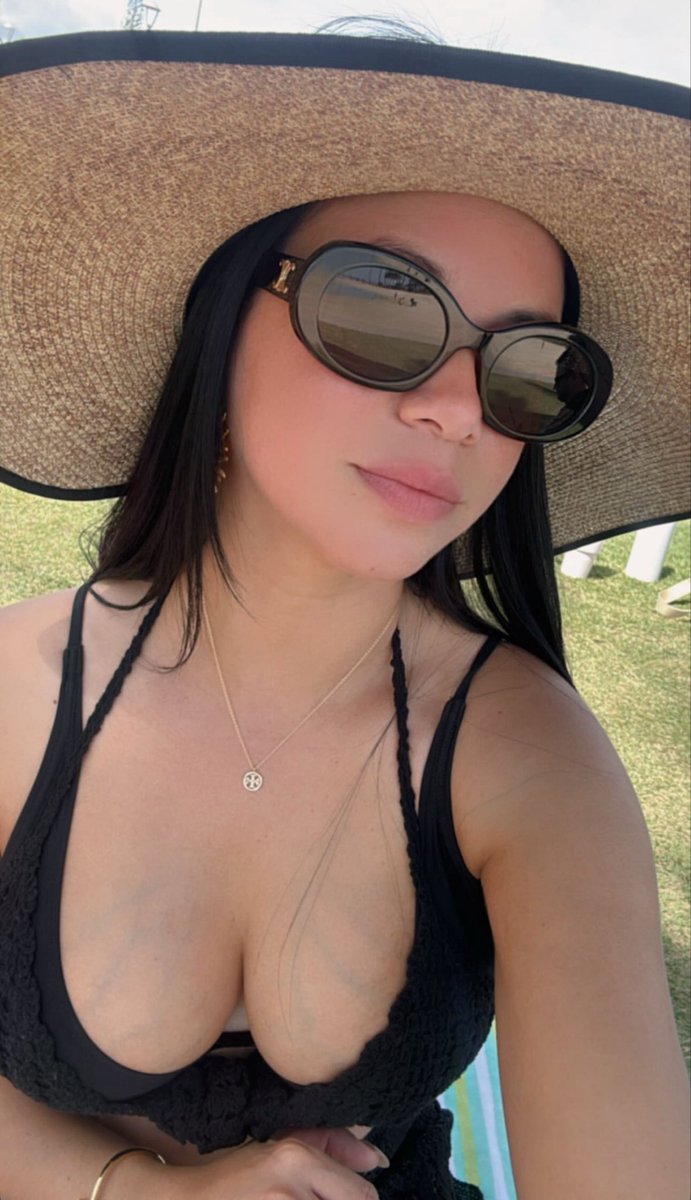 JesmineWest's tweet photo. Happy new month to you all say hi I’m following the first 30 to comment 🥰 https://t.co/WGQVTXp8nk