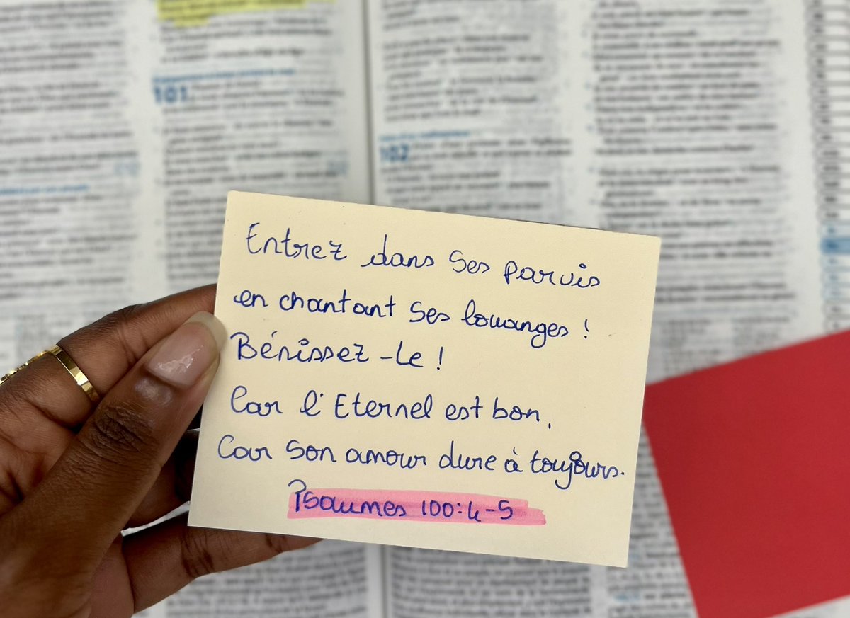 Jour 1 ✨❤️. 

Notre Dieu aime notre louange, celle qui vient du cœur. Pas besoin d’avoir une belle voix pour dire merci à Dieu et chanter Sa gloire. 😄

Quel est ton chant préféré pour dire merci à Dieu ? 🥰