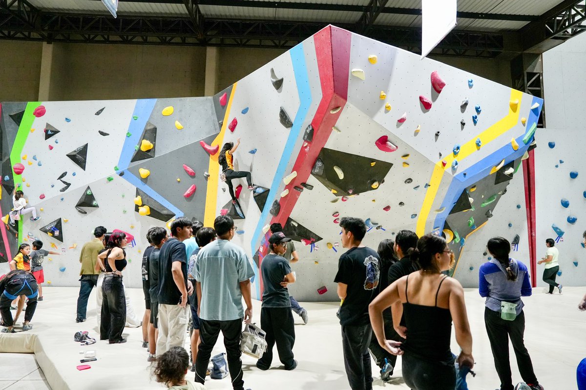 En el <a href="/parqueprimoax/">Parque Primavera Oaxaqueña</a> #ChoNdobá ya opera el nuevo muro de escalada: una estructura con columnas de hasta 17 m y más de 900 agarres de resina. 🧗‍♀️✨

Incluye un Búlder de 5 m con colchonetas de seguridad; un muro Deportivo de 15.5 m con anclajes profesionales; y un muro de Velocidad