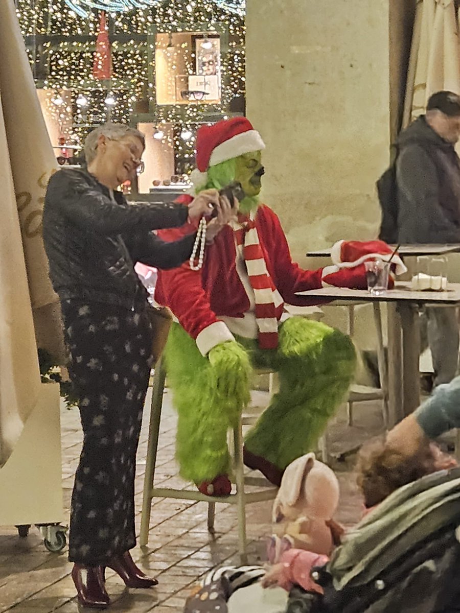 I met the grinch!
#honoured