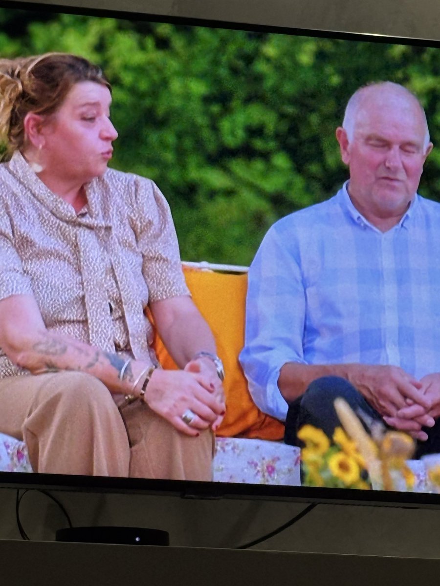 Emilie002_'s tweet photo. Quand l’envie de passer à la tv surpasse toute logique #ADP2025 #ADP https://t.co/641RXo5LqD