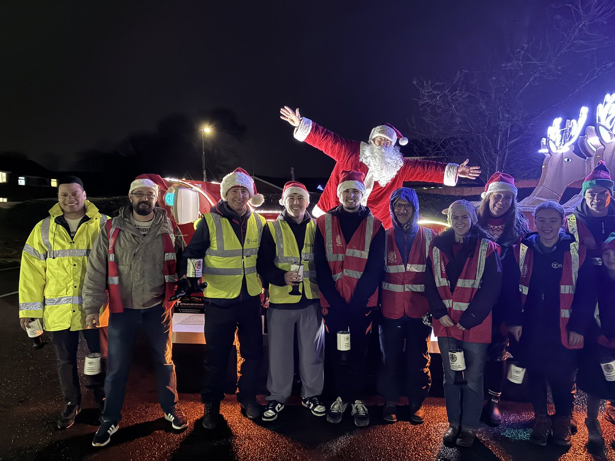 OffenhamCC's tweet image. A successful evening with #Evesham #Roundtable on the #Santa #sleigh #Christmas raising money for good causes including our #cricket club🎅🏼