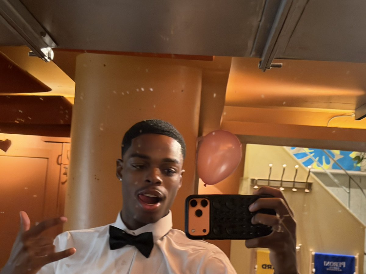 armignoo's tweet image. bye France 👋🏾👋🏾