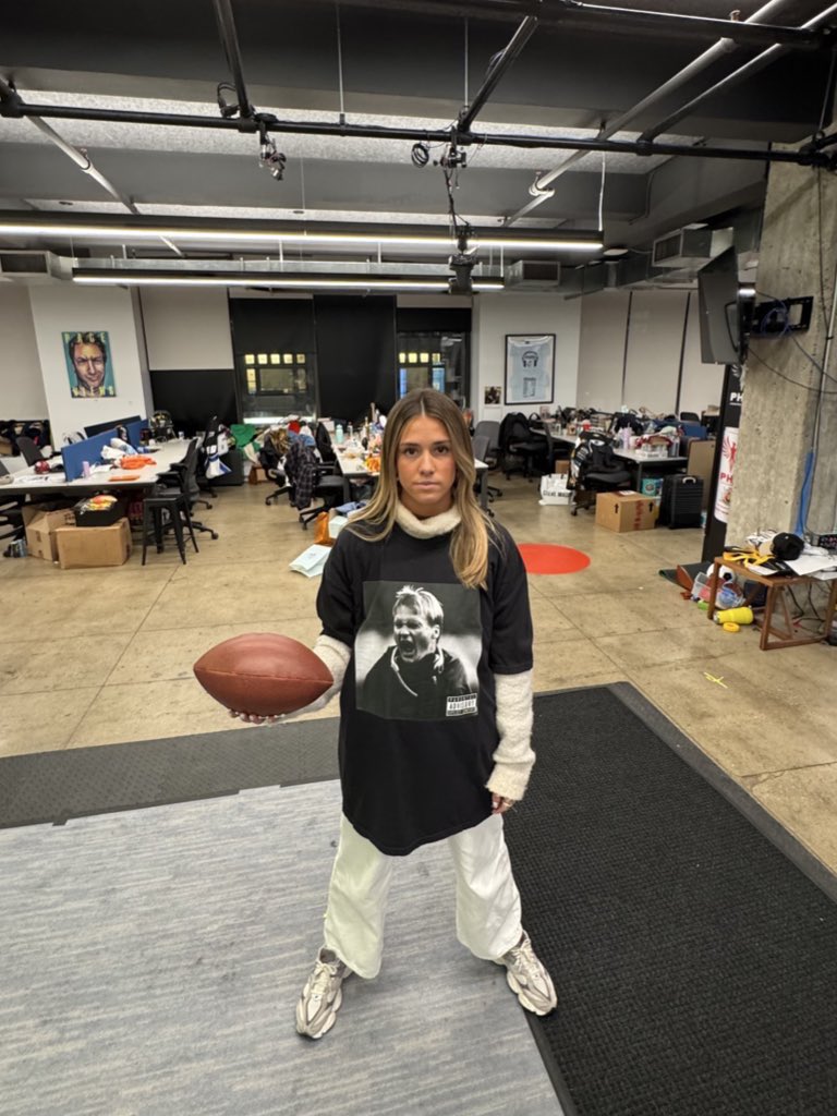 oonacmccaughan's tweet image. The @barstoolstore is still 20% off. Shoutout @BarstoolGruden