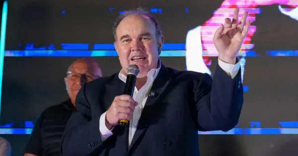 MariaFalla99598's tweet photo. 🟢#RLA renunciará al salario presidencial si llega al poder: “No cobraré ni un 'mango'” Recordando que ya tomó una medida similar cuando fue alcalde de Lima.  https://t.co/d4E7ogZdPH https://t.co/JPD76gXcse