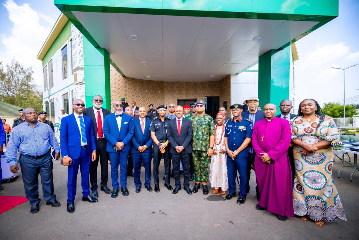 secmxx's tweet image. Enugu state is buying drones and building AI command centers... Some oga&apos;s in arewa are still on zero gauge in the security sector...