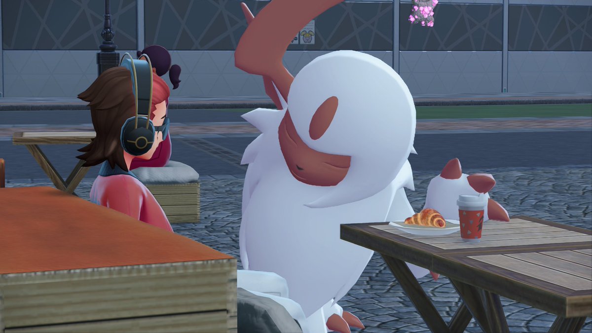 XenyanComedy's tweet image. Hermes, just because you closed your eyes doesn&apos;t mean I can&apos;t see you trying to steal my food