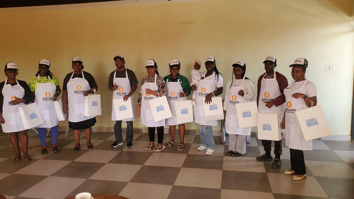 BtcBabies's tweet image. This is how delightful merchants that #AcceptBitcoin look like!
While 15 seems a good number of merchants to help build a circular economy, we aim for more in the coming years. Because a fully functional circular economy thrives when #Bitcoin circulates within it.