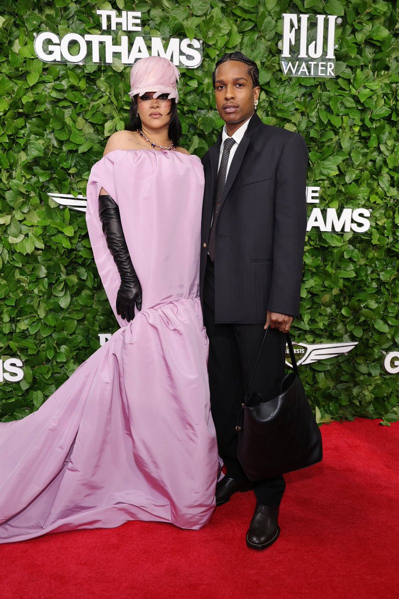 ComplexStyle's tweet image. Mom + Dad at The 35th Gotham Film Awards 😍✨

#Rihanna #ASAPRocky